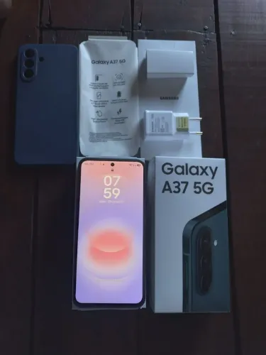 Vendo ou eu troco a 37 de 256 GB novo troco em celular inferior e volta para mim