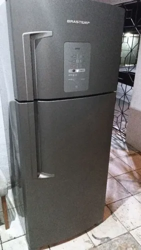 Geladeira Brastemp com painel digital Frost Free turbo 