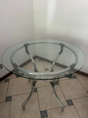 Mesa Redonda com Tampo de Vidro 95cm - Estrutura Metálica