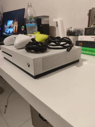 Xbox one s - 1t ( 02 controles)
