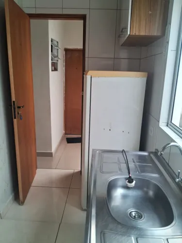 kitnet mobiliada,fundos. ( Centro )