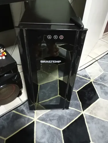 Adega Brastemp de vinho.