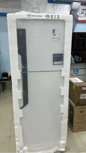 Eletrolux 2 portas novo