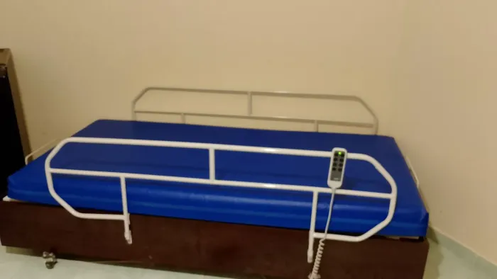 Cama box hospitalar 8 funções, praticamente nova sem nenhuma havarias parcelo no cartão 