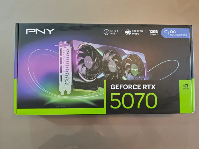 Placa de Vídeo PNY RTX 5070, ARGB, 12GB, GDDR7, Overclocked, Triple Fan, DLSS (SEMI-NOVA)