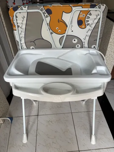 Banheira de pé com trocador