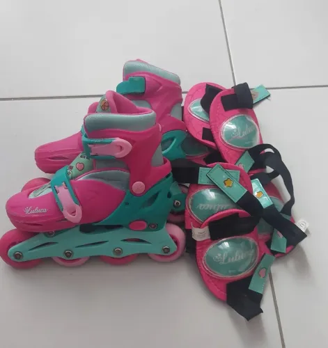 Patins ajustável Luluca (29 a 32) com joelheiras e cotoveleiras