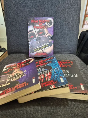 Box Five Nights at Freddy's - Trilogia Completa