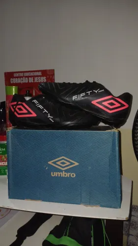 Chuteira Society Umbro nova 39/40