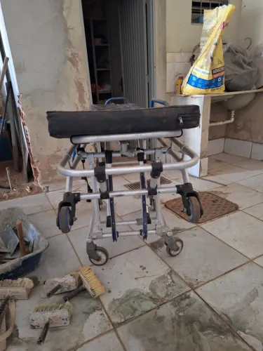 Maca Hospitalar com Rodas - Estrutura Reforçada