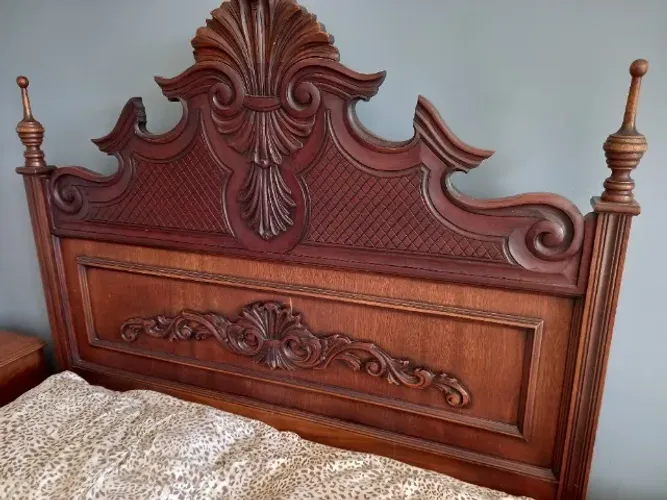 Cama de casal com colchão - antiguidade