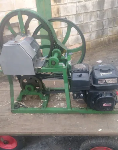 VENDO MAQUINA FAZER CALDO DE CANA EM PERFEITO ESTADO.