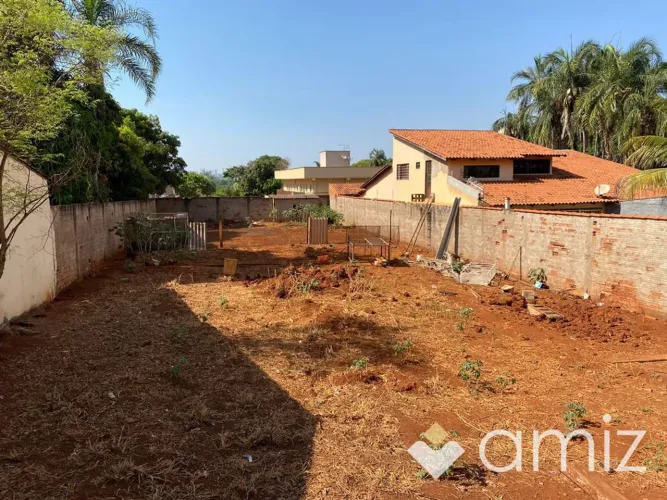 TERRENO À VENDA COM 750m² NA CHÁCARAS RETIRO.