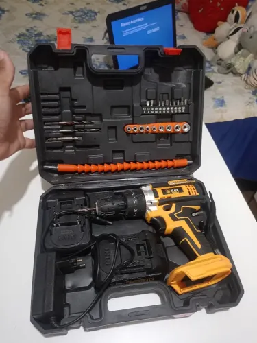Vendo Maleta Com Furadeira e Parafusadeira
