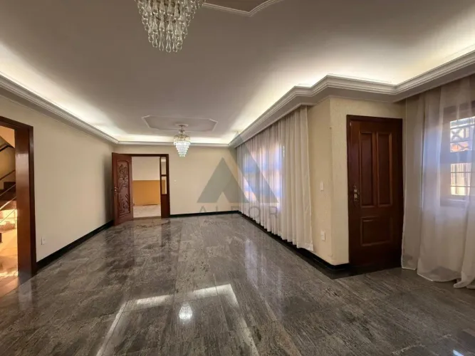 Casa com 4 dormitórios para alugar por R$ 6.800/mês - Centro - Itapetininga/SP
