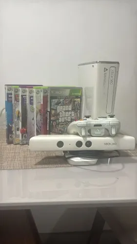 Xbox 360 Branco HD 120 GB tem suporte a HDs externos de até 2 TB, Com jogos
