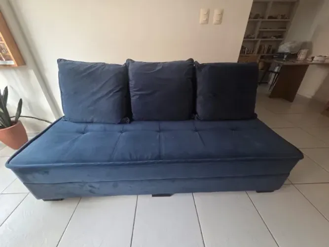 ÚLTIMA OPoRTUNIDADE. Sofá cama três lugares como novo (1 ano e meio de uso) 900 reais.