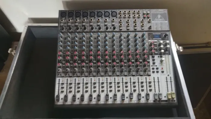 Mesa De Som Behringer X2222USB Xenyx (Com CASE)