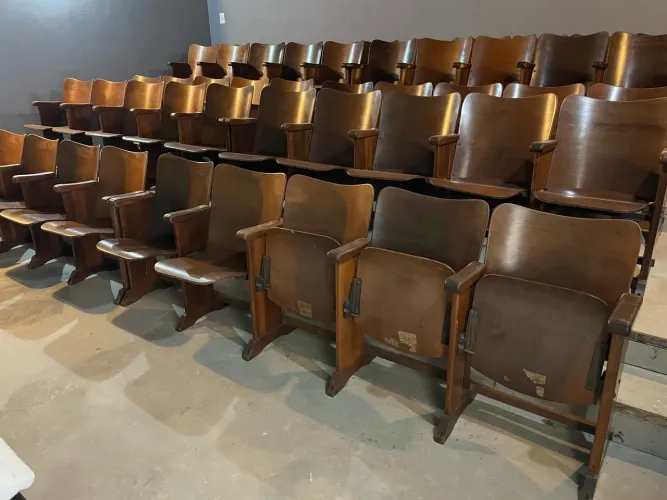 Lote com 60 Poltronas De Cinema Antigas Anos 50/60 - Móveis Cimo Originais