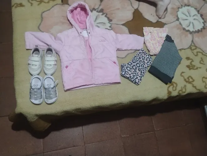 Roupas e calçados menina