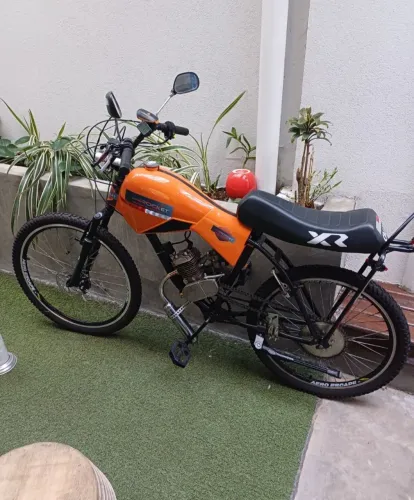 Bicicleta motorizada 2 tempos 80cc 2025 + capacete 