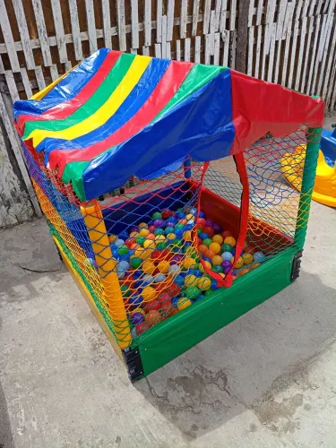 Camaçari piscina c/ bolinhas