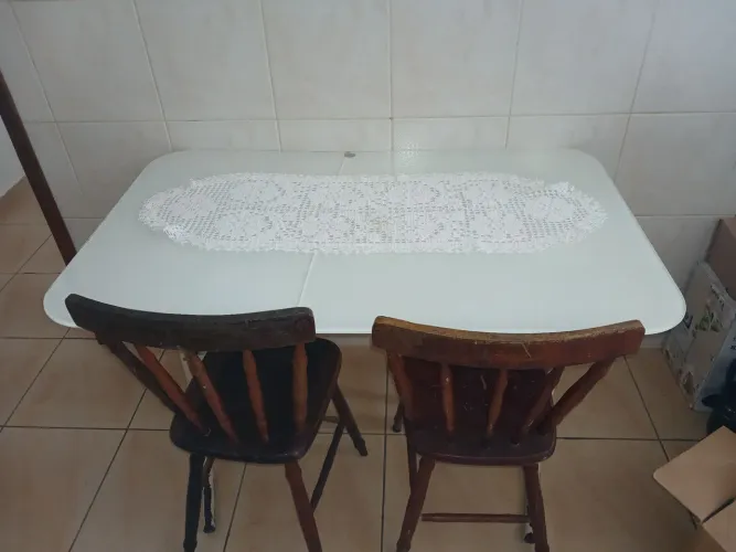 Doação mesa com duas cadeiras