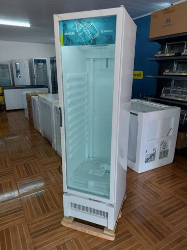 Expositor Metalfrio Novo na caixa