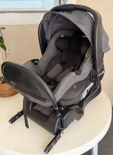 Bebê conforto com base Isofix