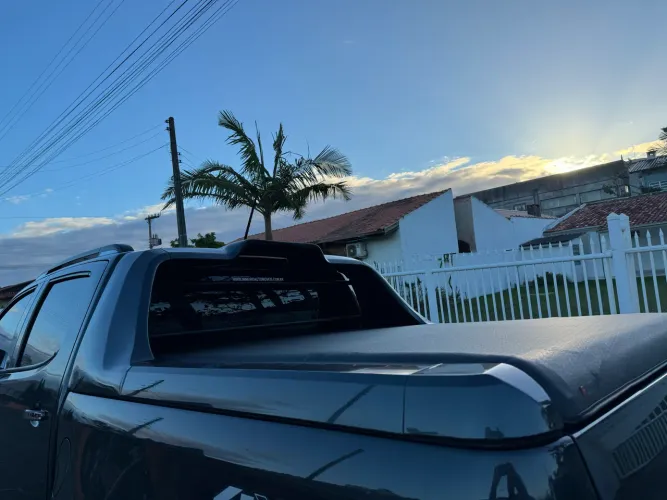 Santo Antônio S10 High Country completo com lona marítima nova, impecável