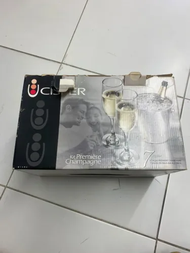 Kit para Champagne Cisper com 6 Taças e Balde de Gelo em Inox - Nunca usada