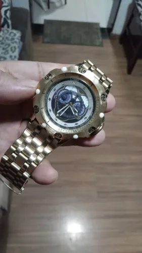 Vendo um relógio INVICTA réplica não é original mas está muito novo e funcionando