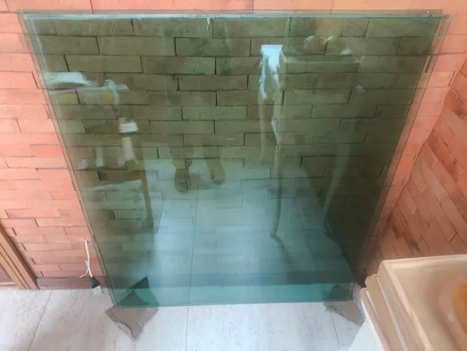 Vidro blindex cor verde 8mmx120x103 cm, duas unidades.