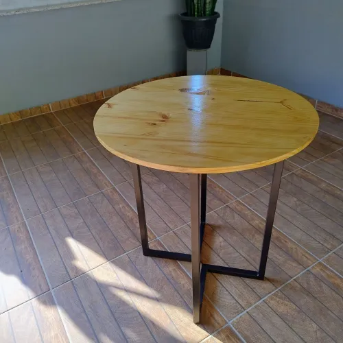 Mesa bistrô 0.70 cm de diâmetro e 0.75 cm de altura, tampo madeira pinus 