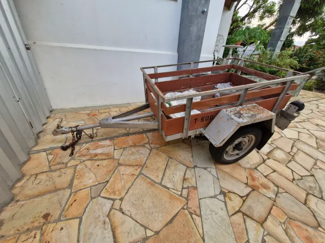 Vende-se carrocinha reboque 1 eixo