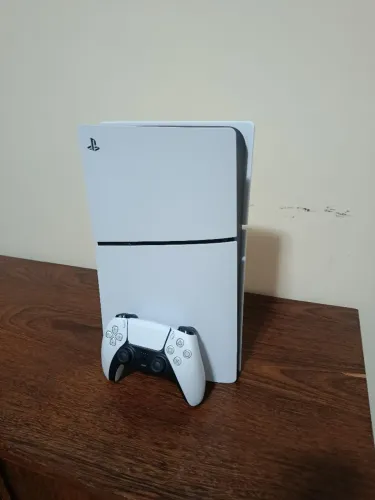 Playstation 5 Slim, com 2 jogos