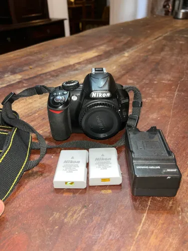 NIKON D3100 + três baterias originais 