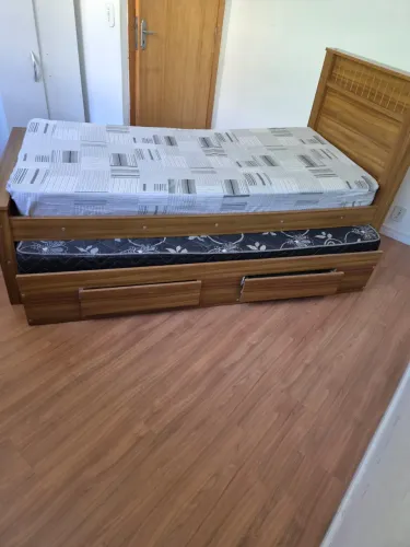 Cama solteira com cama auxiliar 2 gavetas