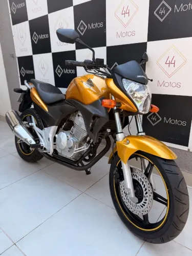 Honda CB 300R 2011