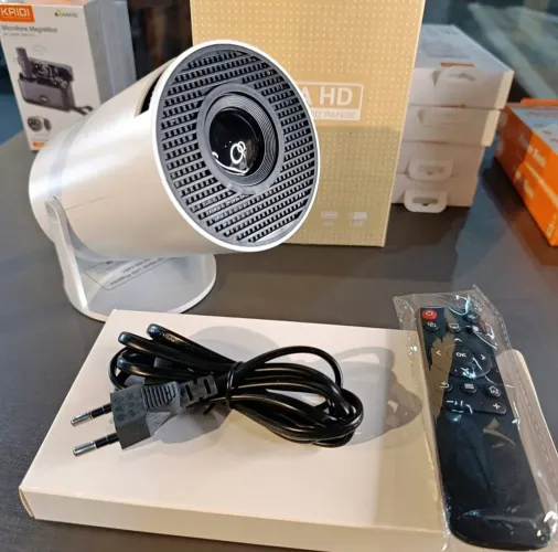 Projetor HY300 - NOVO BARATO Transforme sua sala em cinema