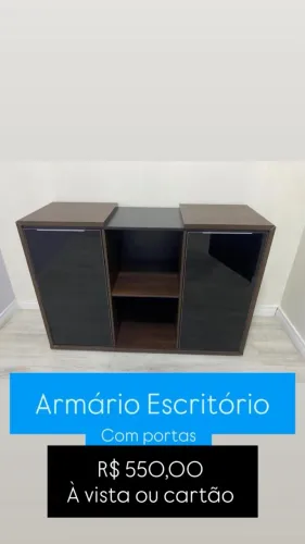 Armário com portas de vidro