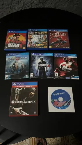 PS4 Slim 1TB dois controles com 8 jogos