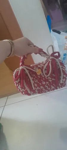 Bolsa de crochê artesanal