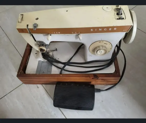 Máquina de costura Singer usada