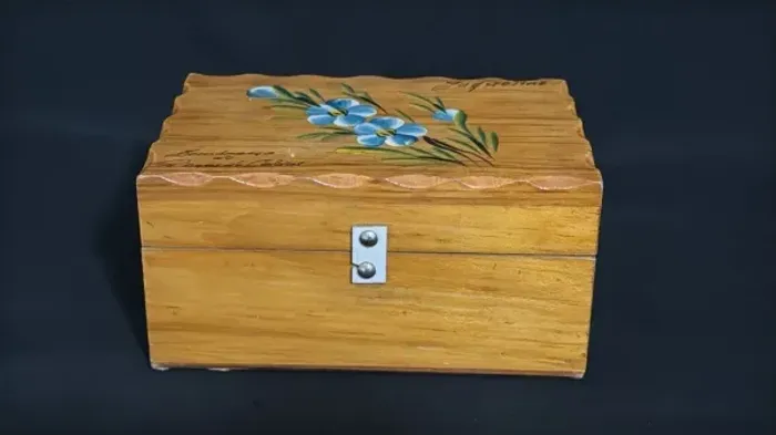 ANTIGA CAIXA DE MADEIRA PORTA JOIAS 15X10X8 CM