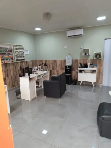 Aluga se ponto comercial no don Giocondo antigo Abrahão alabpróximo ao colégio meta
