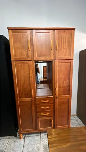 Guarda roupa novo de madeira, alto padrão