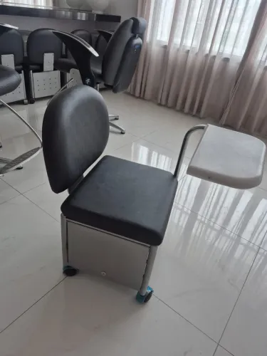 Cadeira de Manicure Ferrante