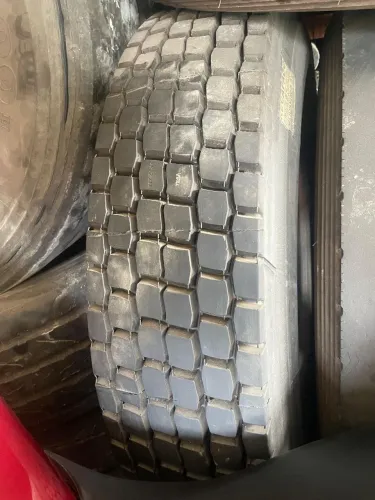 Pneus, coroa e pião 