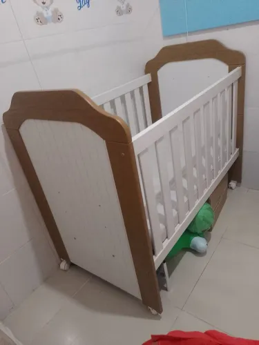 Vendo berço semi novo 350 reais sem o coxão
